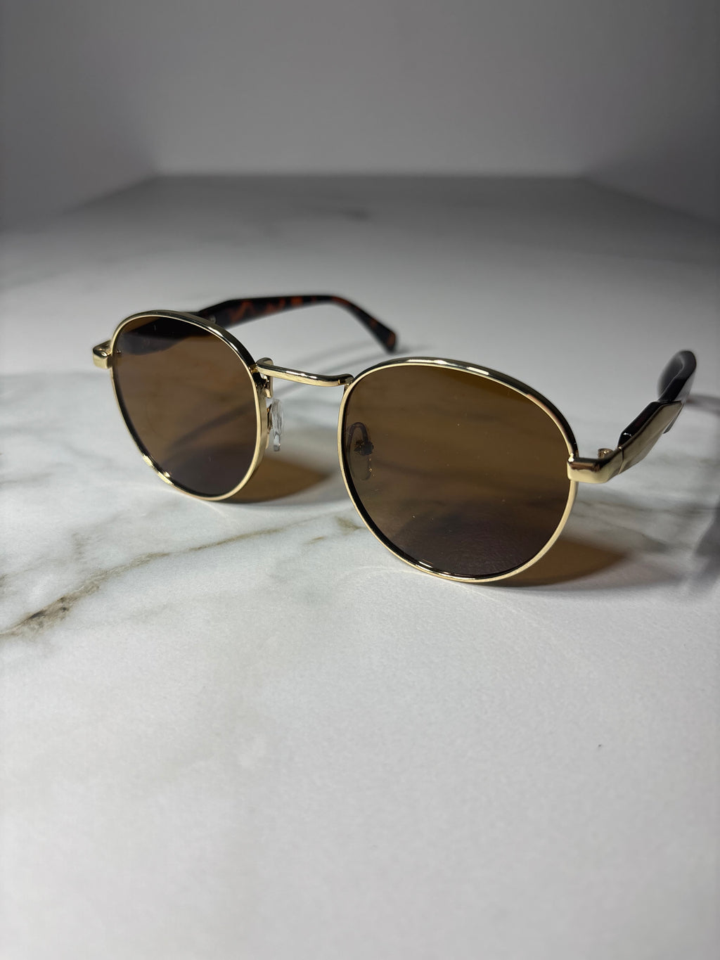 Pafos Moon – okulary fashion inspirowane klimatem Pafos.
Billion Moons