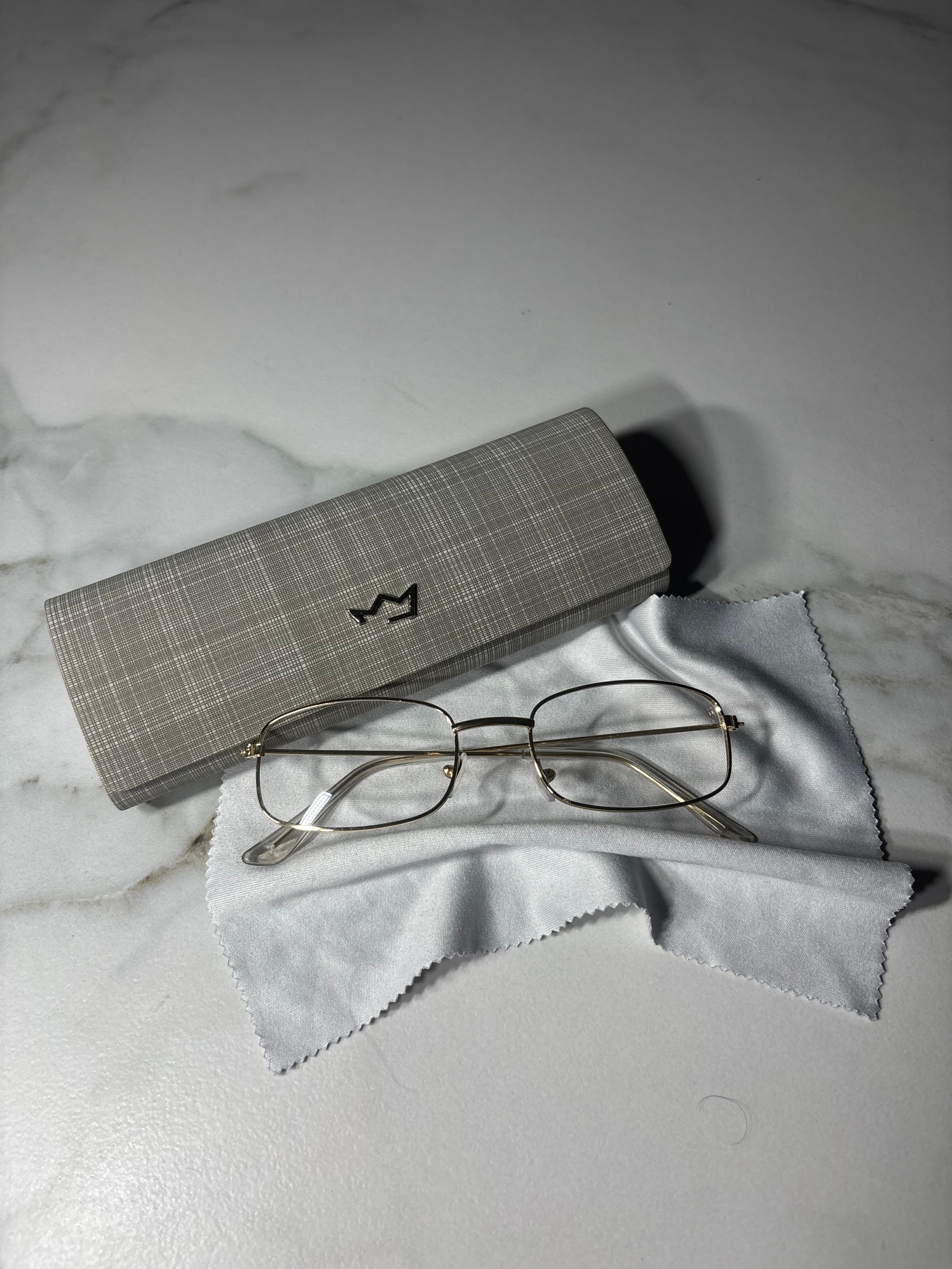 Limassol Moon – okulary fashion inspirowane nadmorskim Limassol. Billion Moons