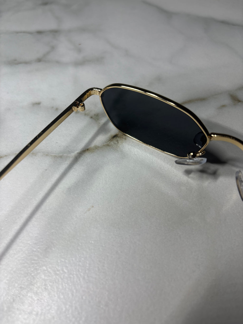 Ateny Moon – okulary fashion inspirowane światłem Aten.
Billion Moons