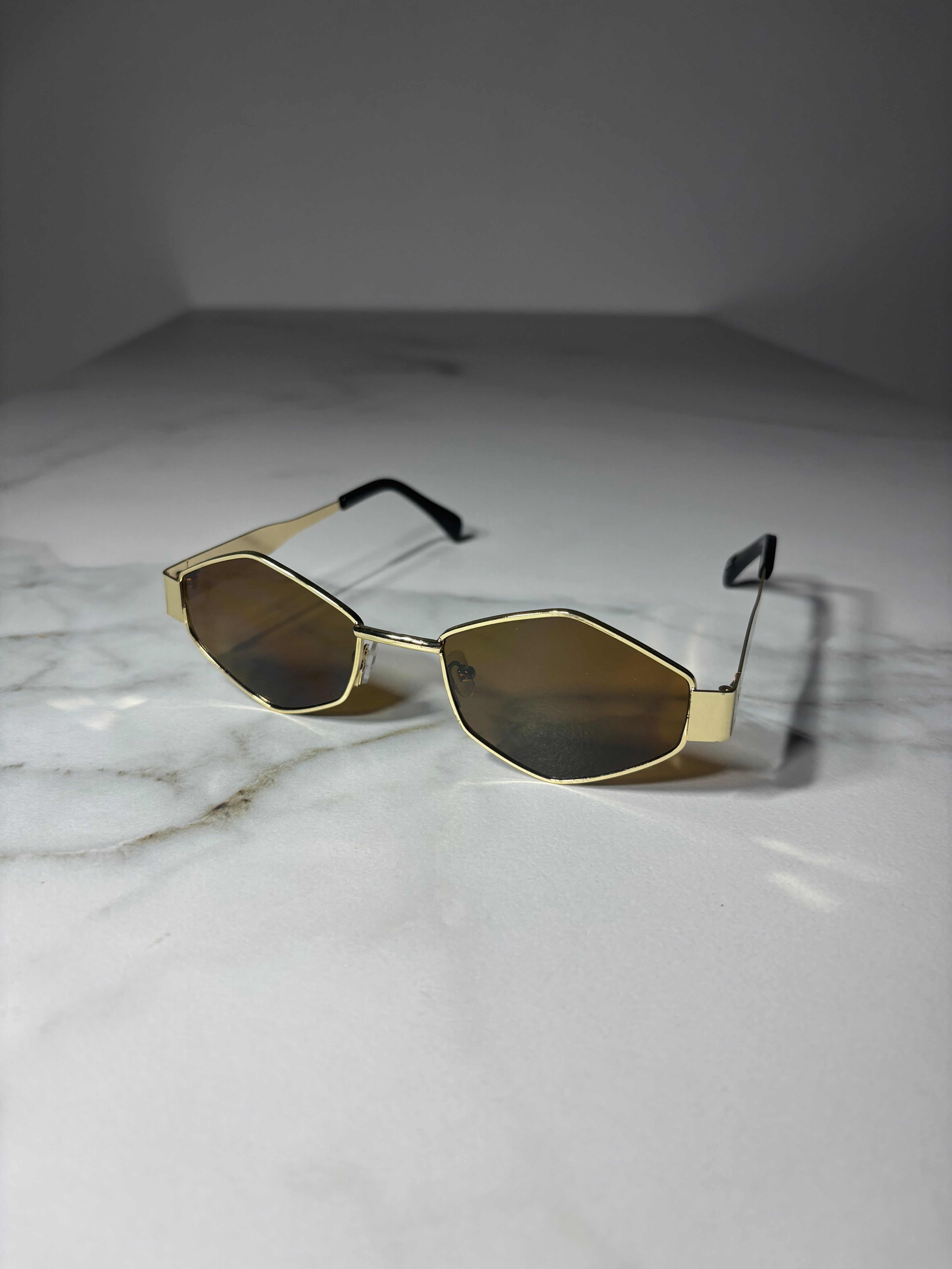 Limassol Moon – okulary fashion inspirowane nadmorskim Limassol. Billion Moons