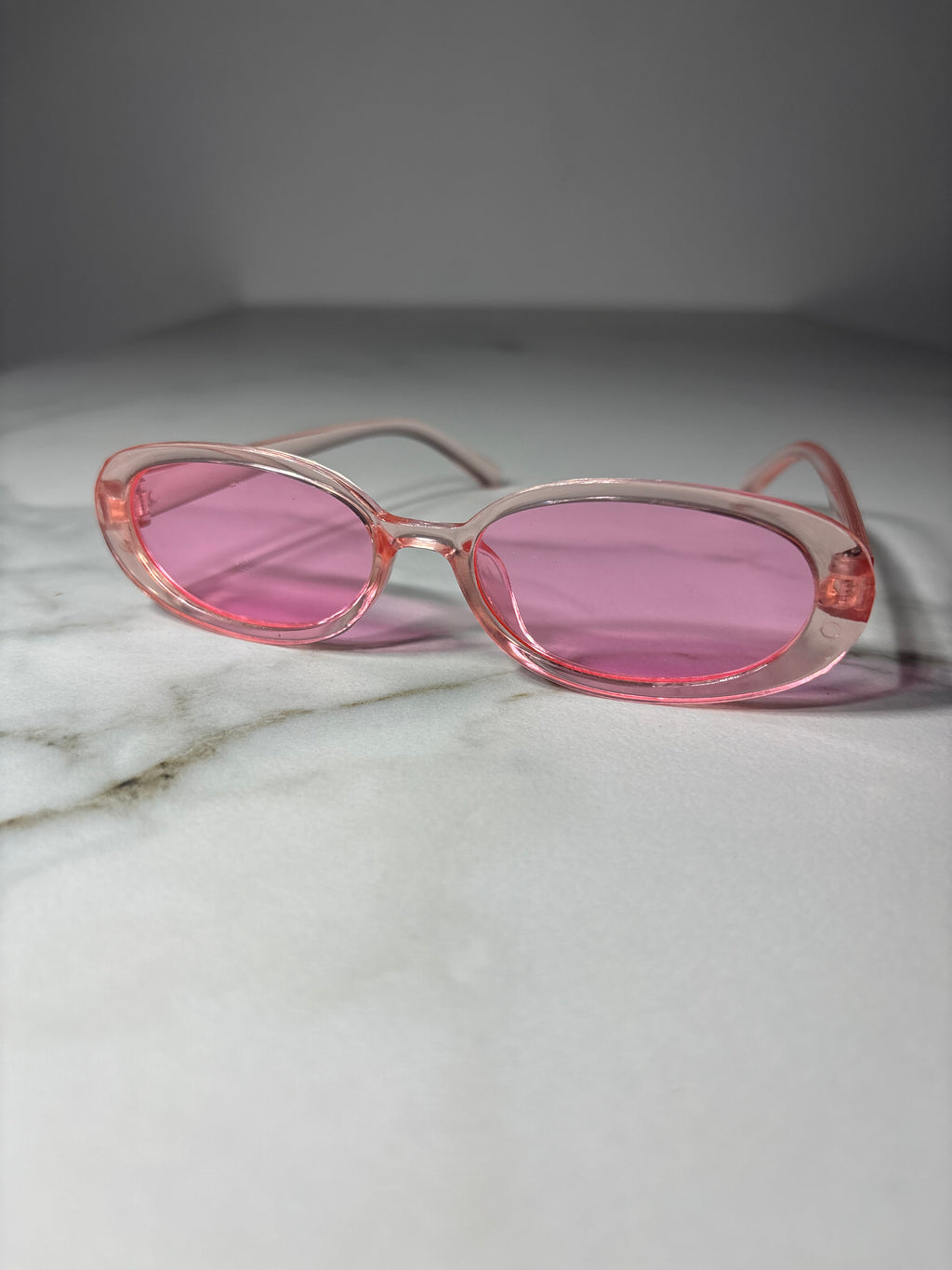 Edinburgh Moon – okulary fashion inspirowane spokojem Edynburga.
Billion Moons