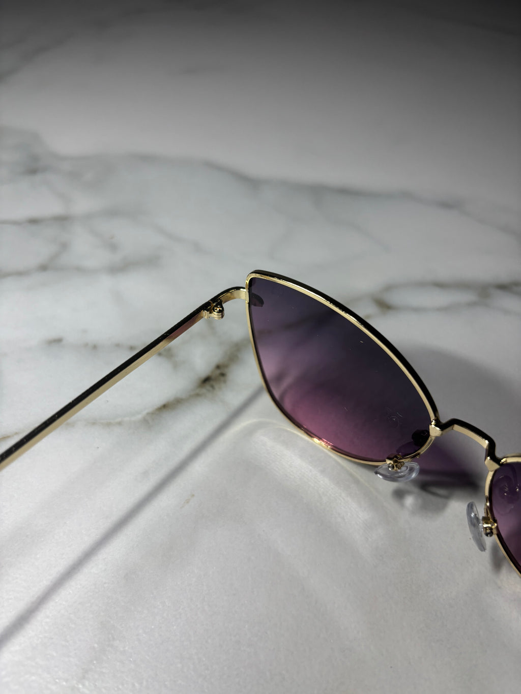 Algier Moon – okulary fashion inspirowane Klasyczna forma z nutą artystycznego charakteru. Styl wyważony i inspirowany architekturą Algieru.