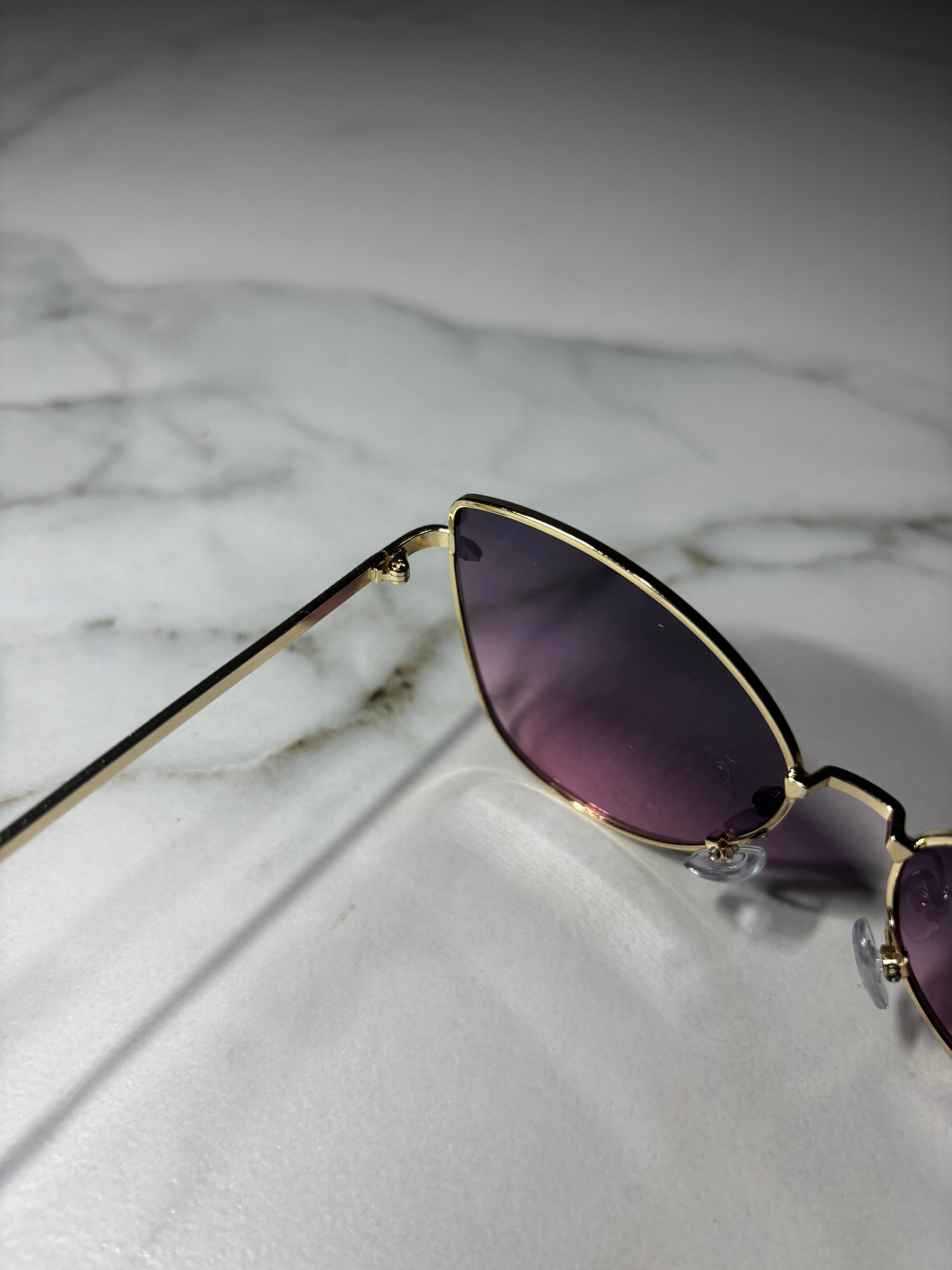 Algier Moon – okulary fashion inspirowane Klasyczna forma z nutą artystycznego charakteru. Styl wyważony i inspirowany architekturą Algieru.