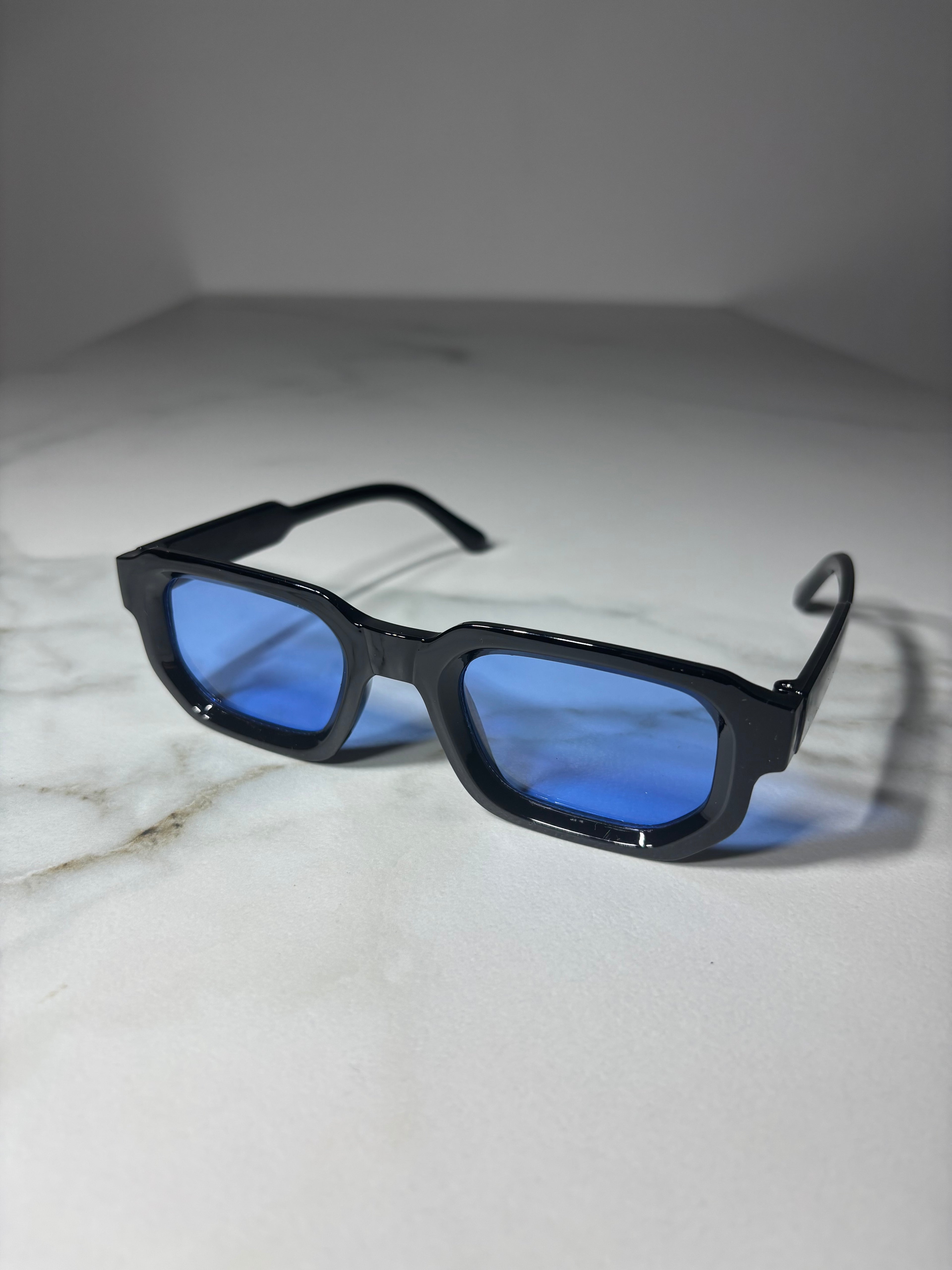 Batumi Moon – okulary fashion inspirowane nowoczesnością Batumi. Billion Moons