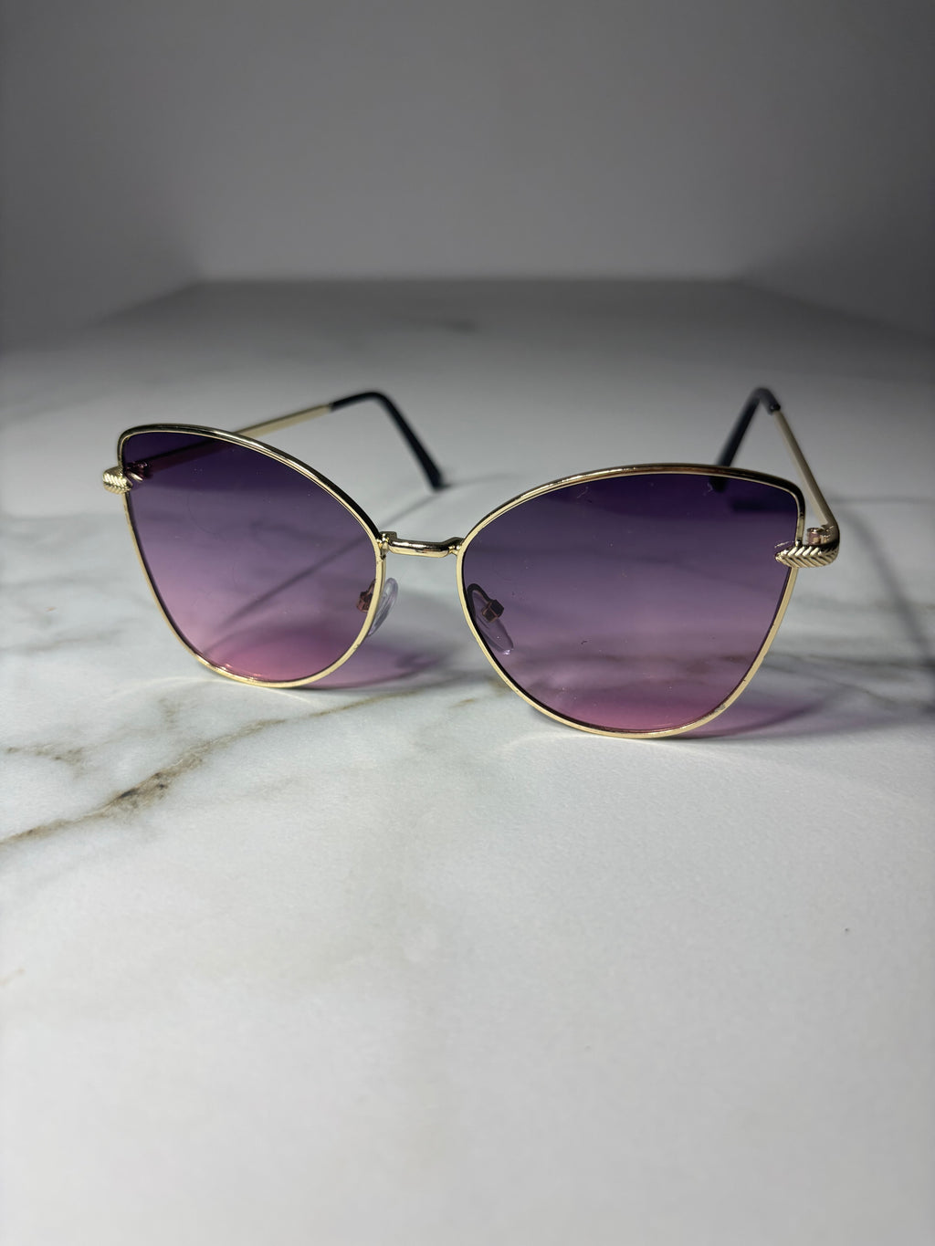 Algier Moon – okulary fashion inspirowane Klasyczna forma z nutą artystycznego charakteru. Styl wyważony i inspirowany architekturą Algieru.