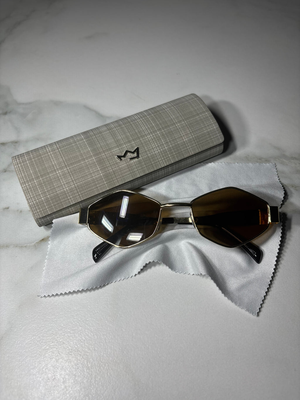 Limassol Moon – okulary fashion inspirowane nadmorskim Limassol. Billion Moons