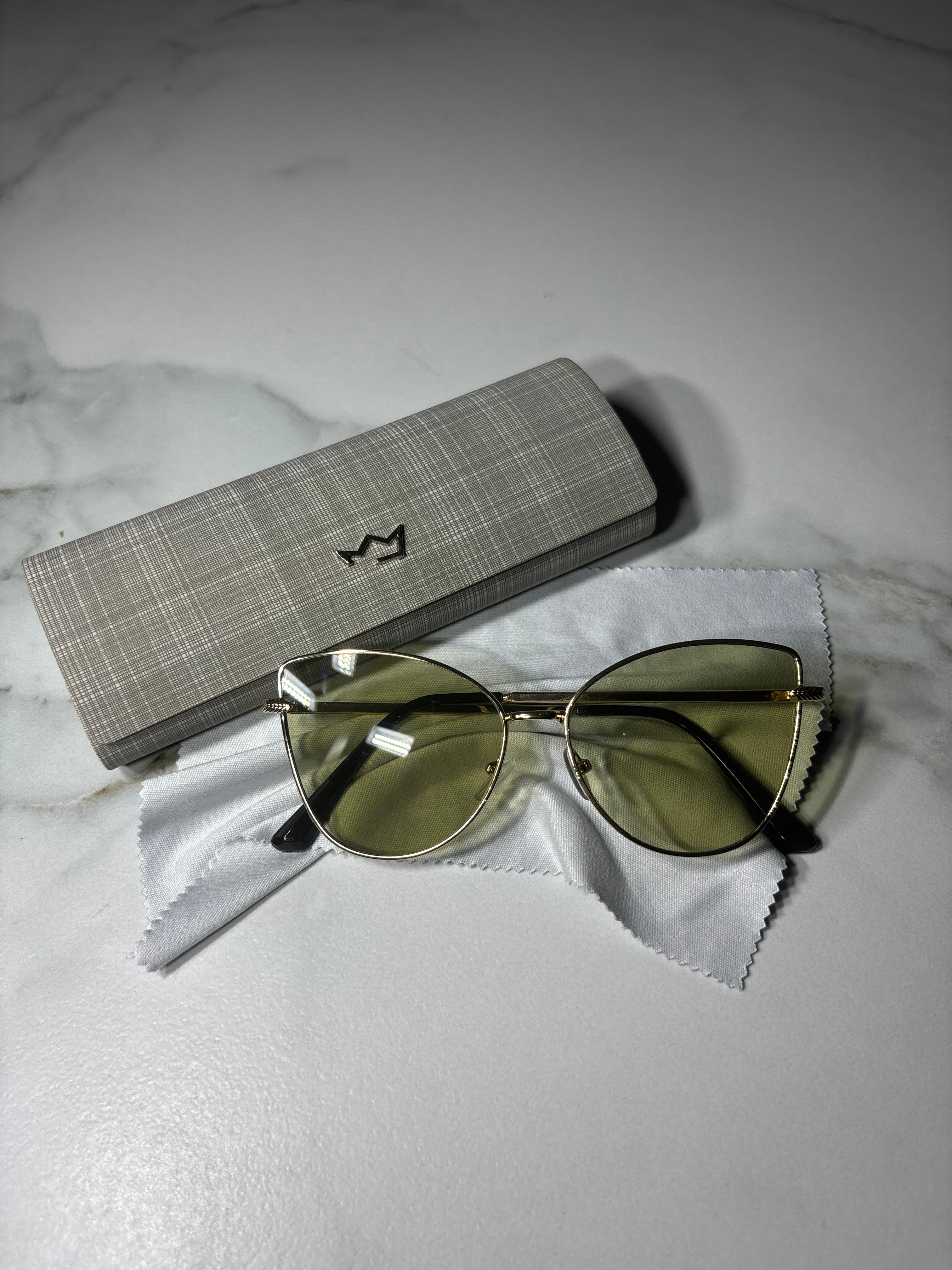 Lindos Moon – okulary fashion inspirowane jasnością Lindos. Billion Moons