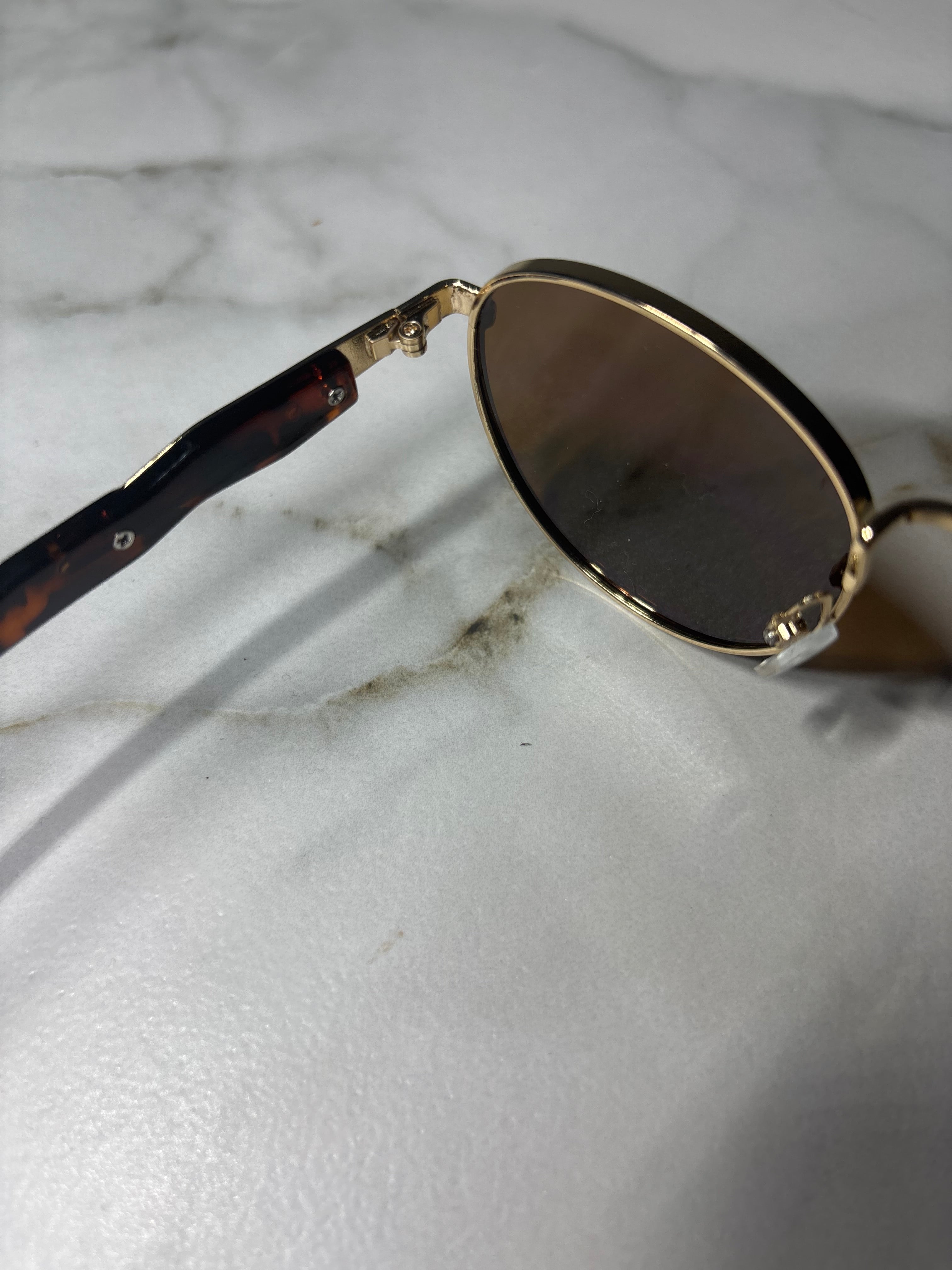 Pafos Moon – okulary fashion inspirowane klimatem Pafos.
Billion Moons